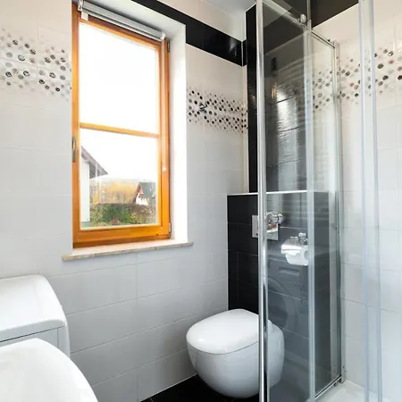 Komuny Paryskiej, Sun & Snow شقة كارباش