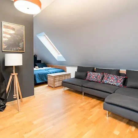 Komuny Paryskiej, Sun & Snow * كارباش