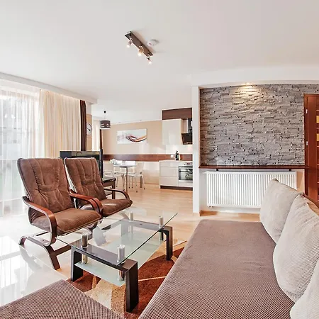 Komuny Paryskiej, Sun & Snow شقة كارباش