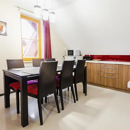 Komuny Paryskiej, Sun & Snow * كارباش