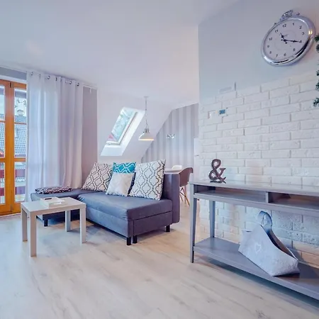 Komuny Paryskiej, Sun & Snow * كارباش