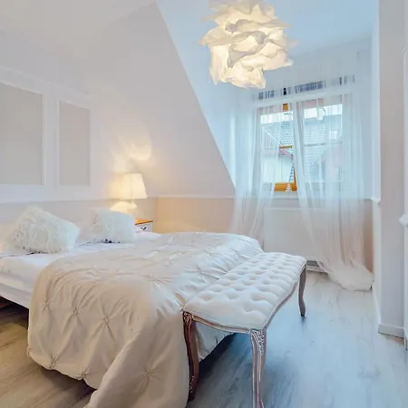 Komuny Paryskiej, Sun & Snow