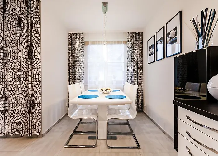 Komuny Paryskiej, Sun & Snow *