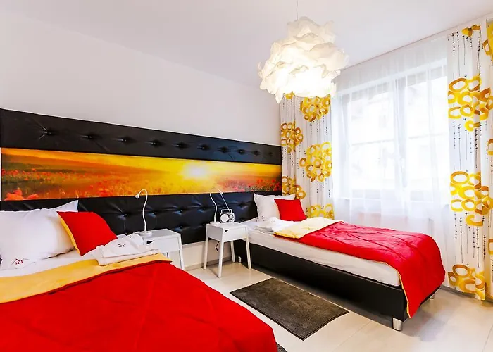 Komuny Paryskiej, Sun & Snow *