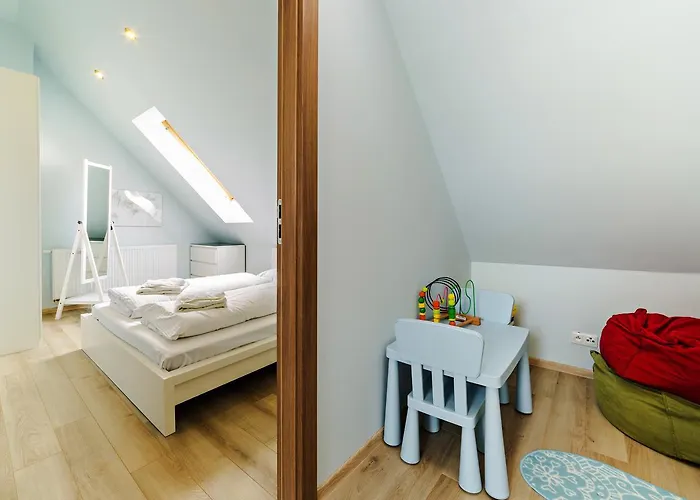 Komuny Paryskiej, Sun & Snow *