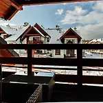 Komuny Paryskiej, Sun & Snow 公寓 *