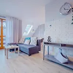 Komuny Paryskiej, Sun & Snow * 卡尔帕奇