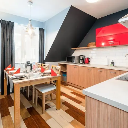 Komuny Paryskiej, Sun & Snow 公寓