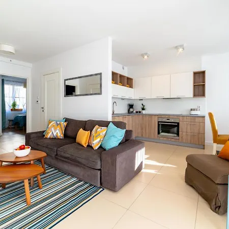 Komuny Paryskiej, Sun & Snow