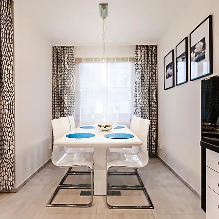 Komuny Paryskiej, Sun & Snow *