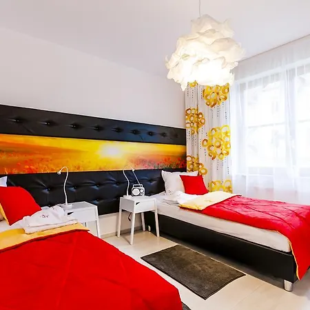 Komuny Paryskiej, Sun & Snow *