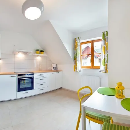 Komuny Paryskiej, Sun & Snow *