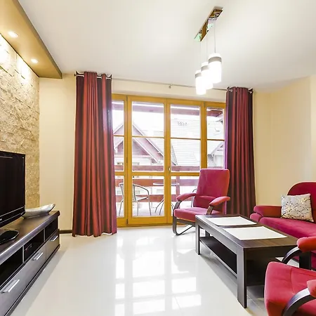 Komuny Paryskiej, Sun & Snow * 卡尔帕奇