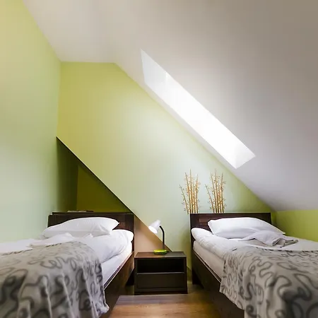 Lejlighed Komuny Paryskiej, Sun & Snow