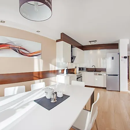 公寓 Komuny Paryskiej, Sun & Snow