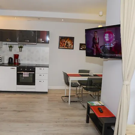 Komuny Paryskiej, Sun & Snow *