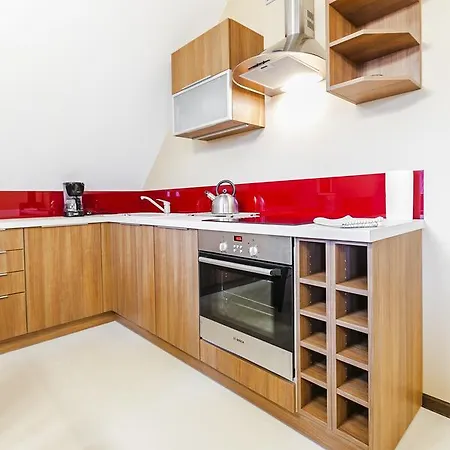 Komuny Paryskiej, Sun & Snow *