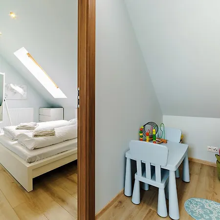 Komuny Paryskiej, Sun & Snow *