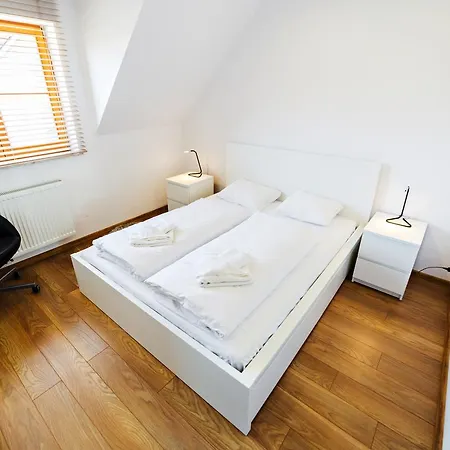 Komuny Paryskiej, Sun & Snow * 卡尔帕奇