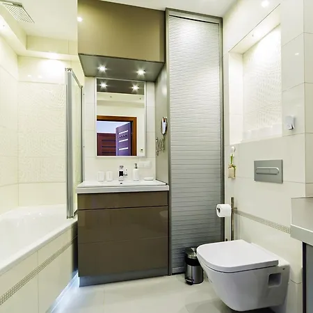 Komuny Paryskiej, Sun & Snow