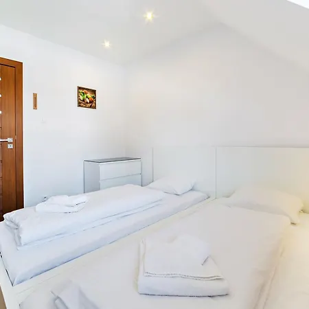 Komuny Paryskiej, Sun & Snow 公寓 卡尔帕奇