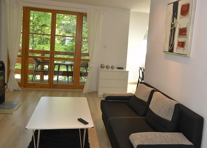 Komuny Paryskiej, Sun & Snow