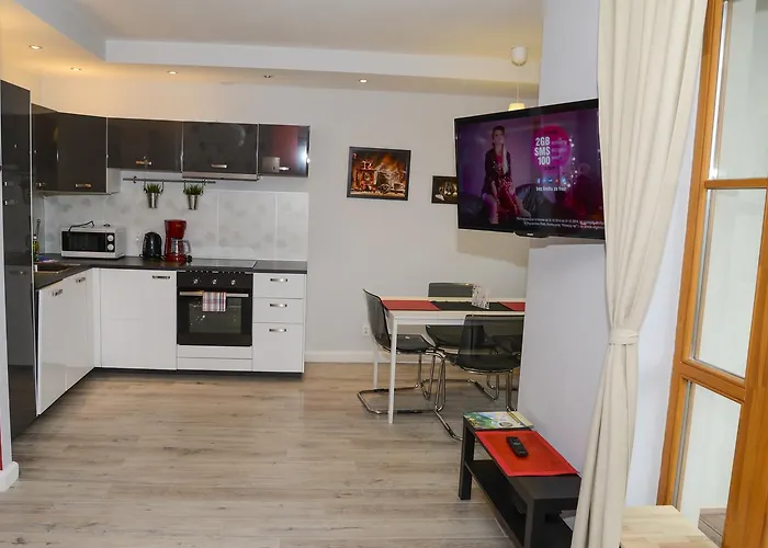 Komuny Paryskiej, Sun & Snow *