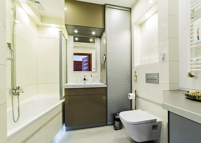 Komuny Paryskiej, Sun & Snow